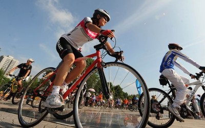 圖文-武漢啟動(dòng)&ldquo;全民健身日&rdquo;活動(dòng) 一起騎自行車